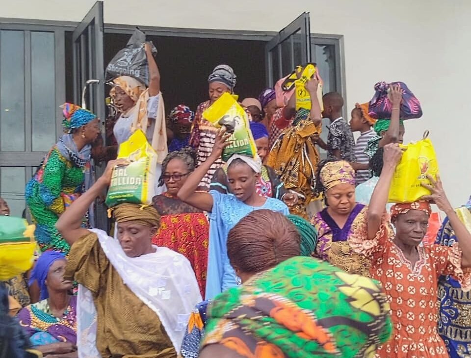 Businessmen Ramnani and Mahtani Lift Spirits of Indigent Widows and Widowers in Ifako Ijaiye